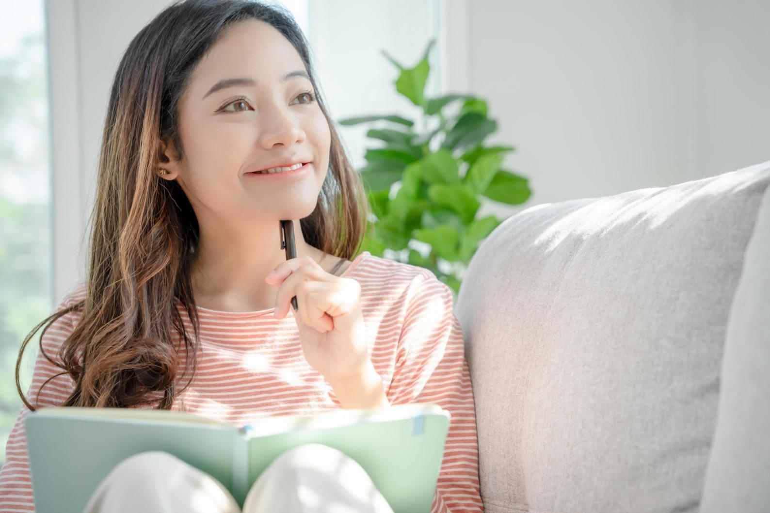 Student analyzing financial data on multiple screens